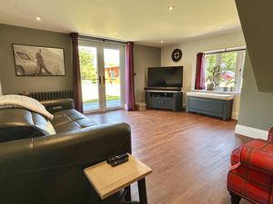 Lounge- click for photo gallery